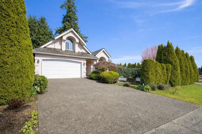 16583 10 AVENUE - photo 2 of 23
