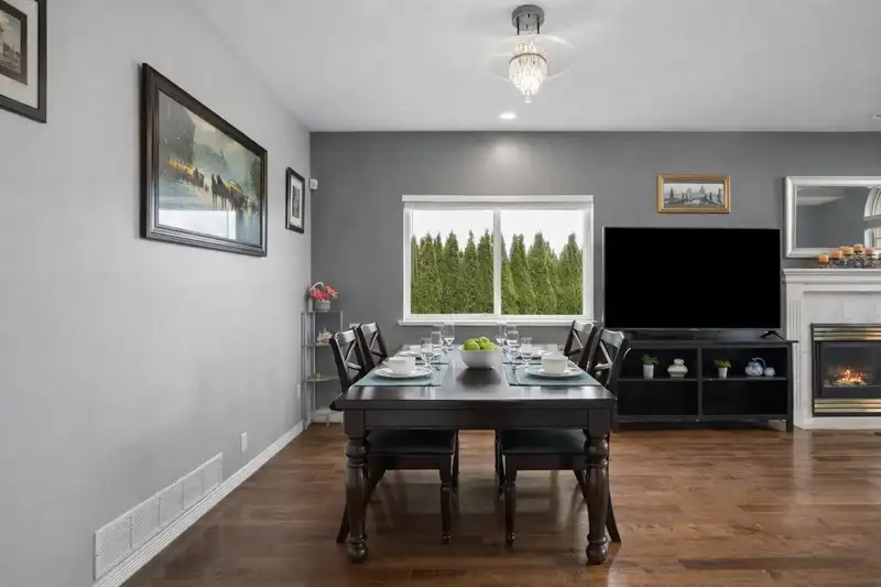 16583 10 AVENUE - photo 4 of 23