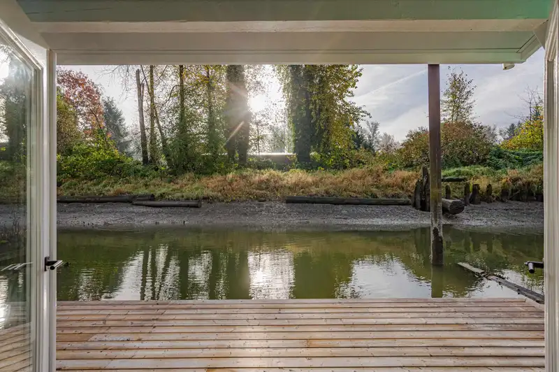 2W 20837 LOUIE CRESCENT - photo 2 of 40