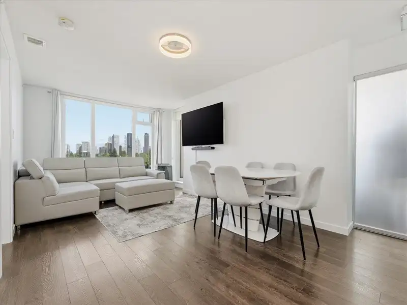 1707 5515 BOUNDARY ROAD - photo 2 of 32