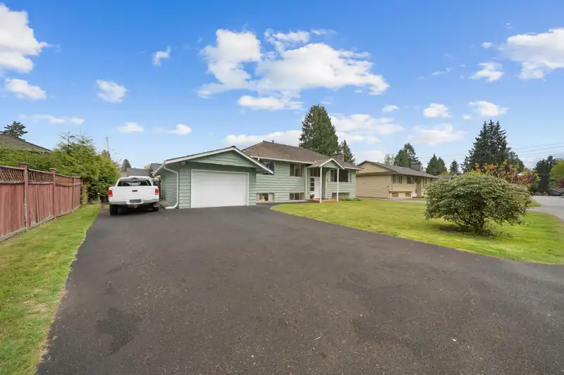 11688 DARBY STREET - photo 2 of 40