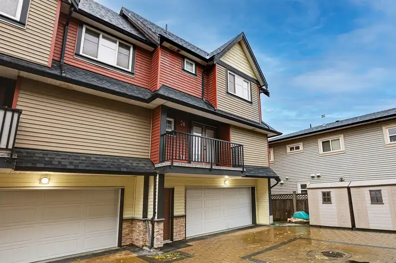 5 305 JARDINE STREET - photo 1 of 27