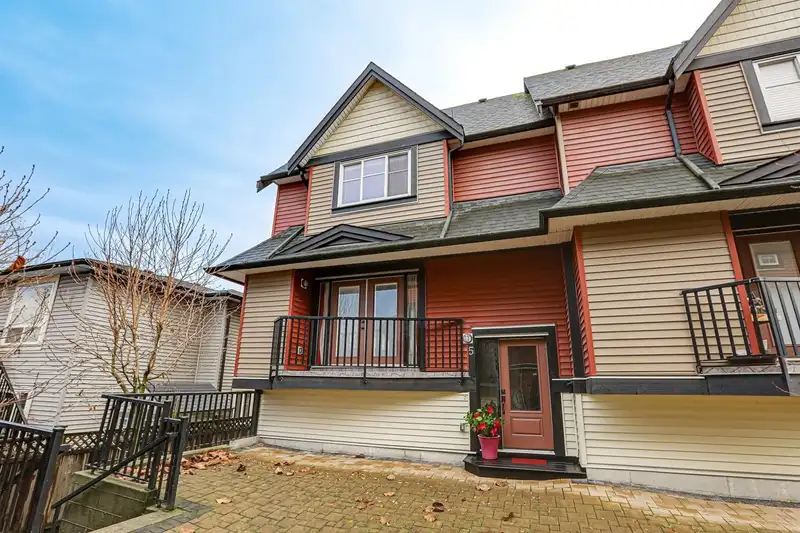 5 305 JARDINE STREET - photo 4 of 27