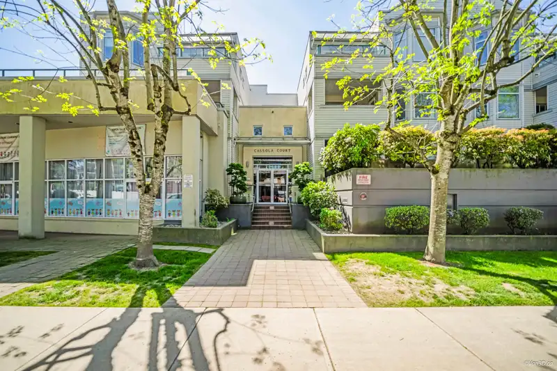 209 20680 56 AVENUE - photo 1 of 30