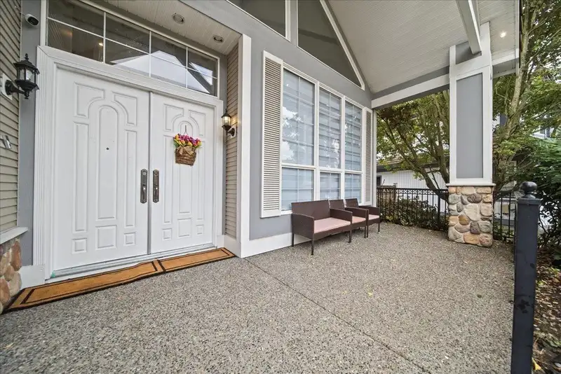 7355 146A STREET - photo 3 of 38