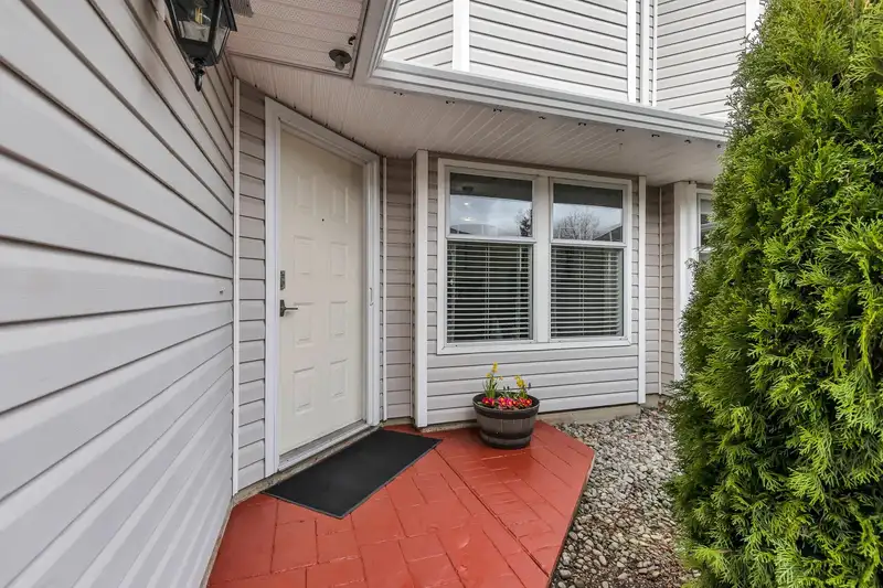 39 21928 48 AVENUE - photo 2 of 27