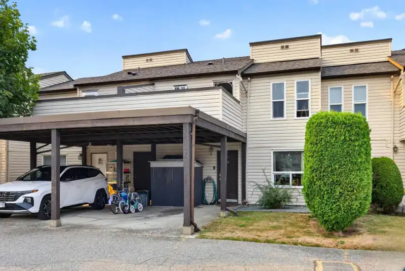 241 27411 28 AVENUE - photo 1 of 39