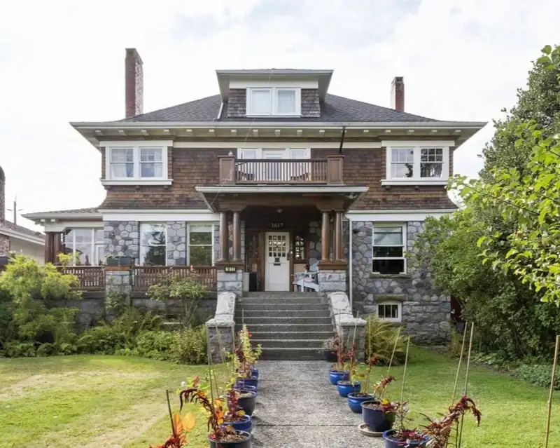 1617 W GRAND BOULEVARD - photo 1 of 40