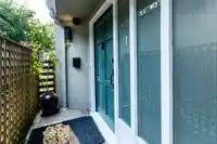 962 E 11TH AVENUE - thumbnail 5