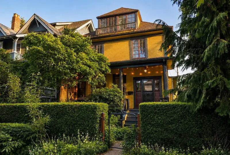 1746 WILLIAM STREET - photo 1 of 36