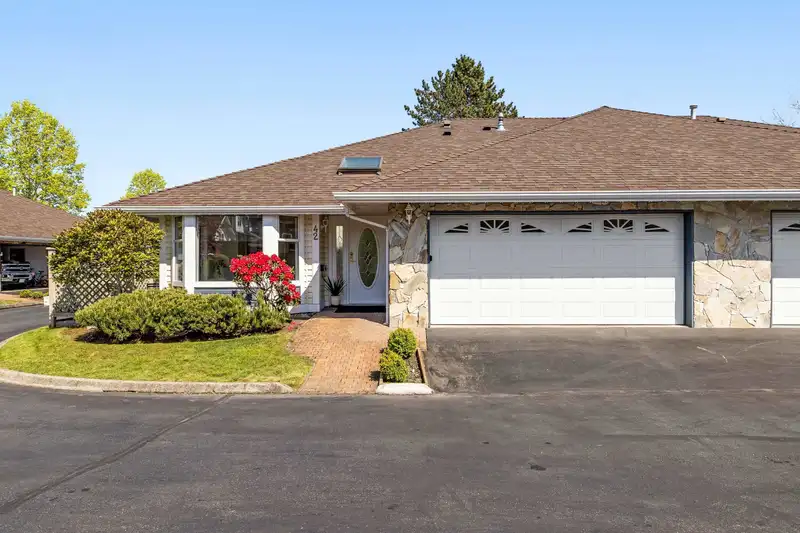 42 21746 52 AVENUE - photo 1 of 38