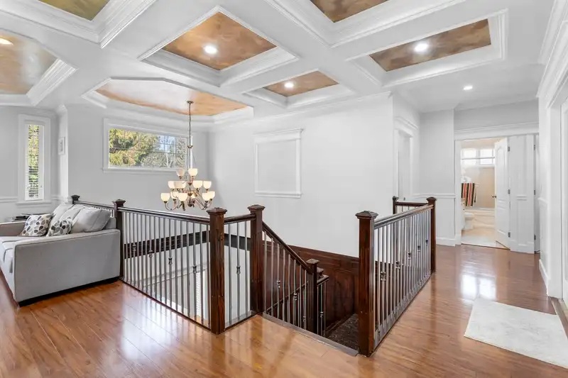 9416 WALLACE CRESCENT - photo 4 of 38