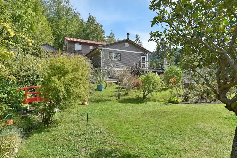 4906 SINCLAIR BAY ROAD - photo 2 of 36