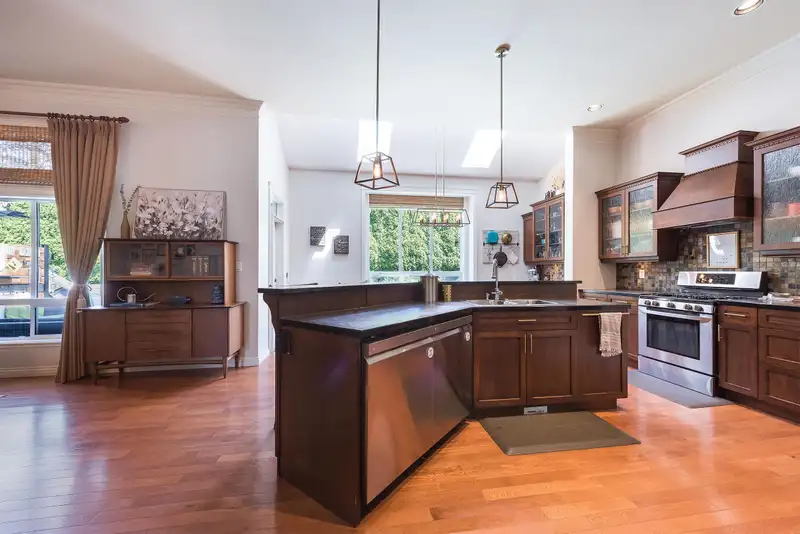 5404 CHINOOK STREET - photo 4 of 40