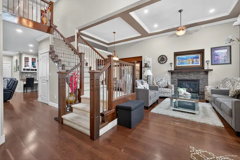 17372 64A AVENUE - photo 3 of 40