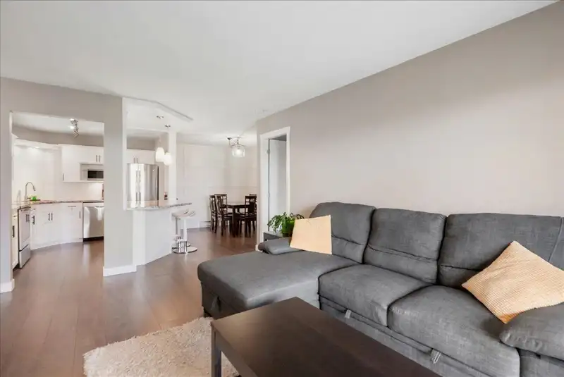 310 19835 64 AVENUE - photo 4 of 26