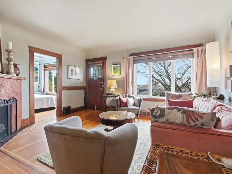 1523 SEVENTH AVENUE - photo 2 of 32
