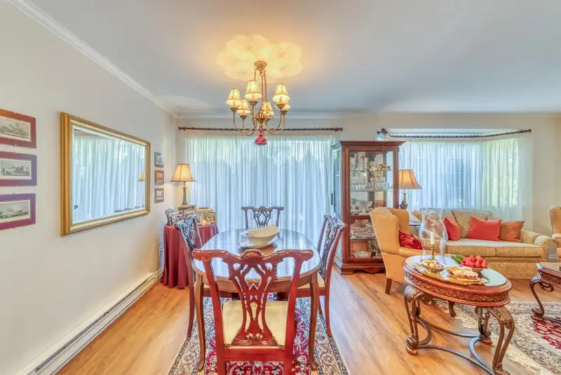 6 815 TOBRUCK AVENUE - photo 4 of 26