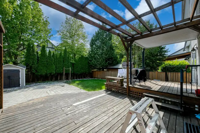 18162 69 AVENUE - photo 4 of 40