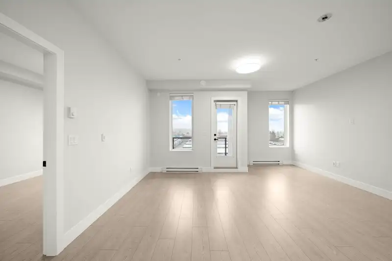 520 20360 LOGAN AVENUE - photo 3 of 21