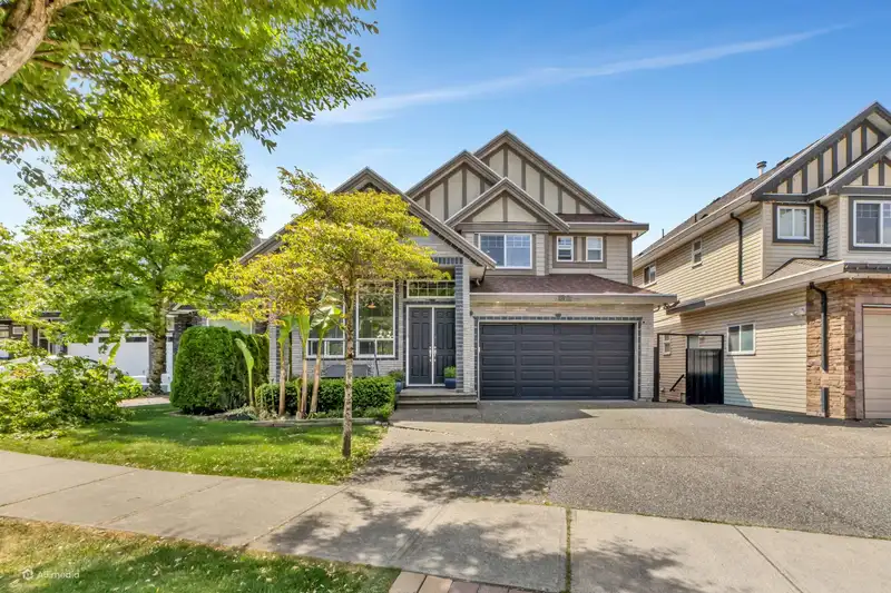 6277 146A STREET - photo 2 of 40