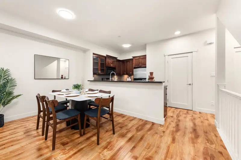 137 7388 MACPHERSON AVENUE - photo 3 of 24