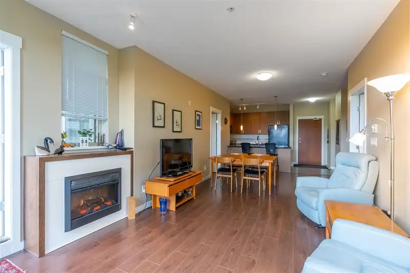 319 15988 26 AVENUE - photo 3 of 23