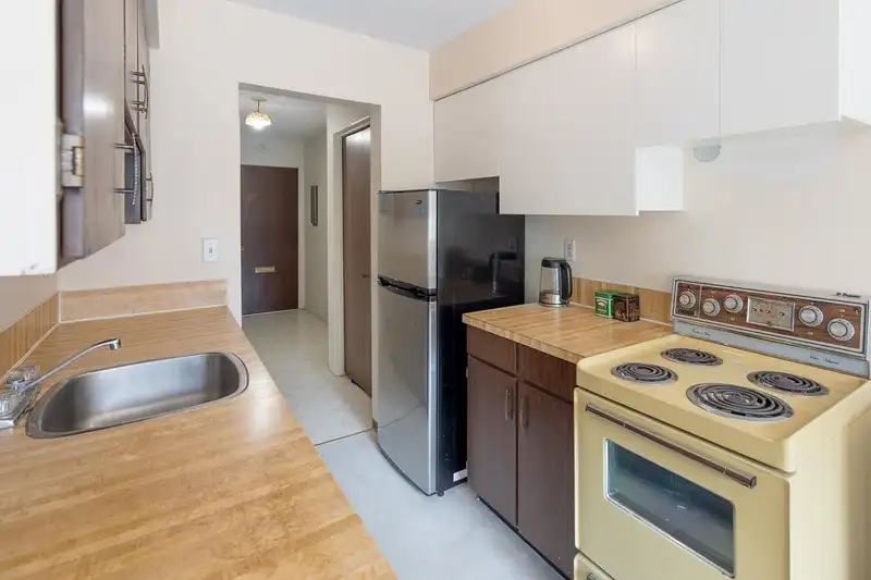 106 5127 IRVING STREET - photo 3 of 22