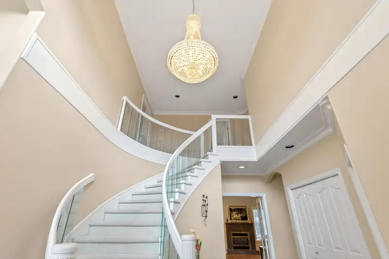 8260 CLAYSMITH ROAD - photo 4 of 40