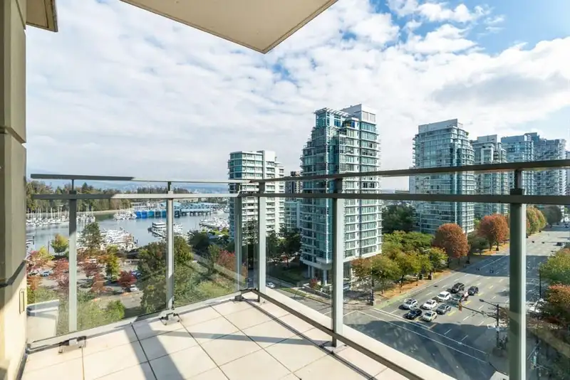 1101 1863 ALBERNI STREET - photo 3 of 32