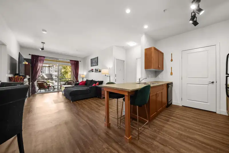 315 33318 E BOURQUIN CRESCENT - photo 4 of 31