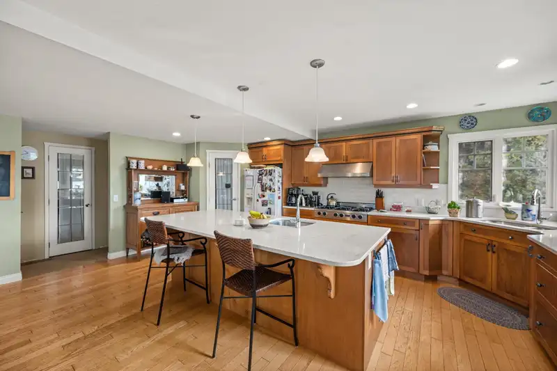 27382 84 AVENUE - photo 2 of 40