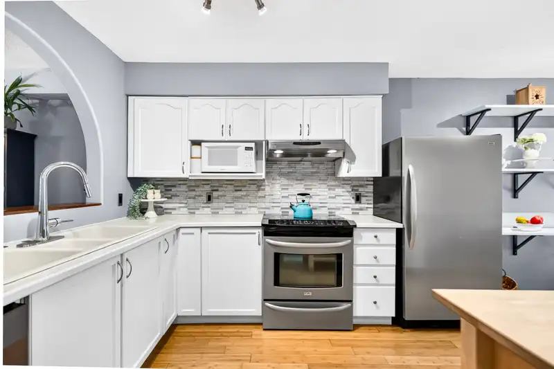 11 9045 WALNUT GROVE DRIVE - photo 3 of 40
