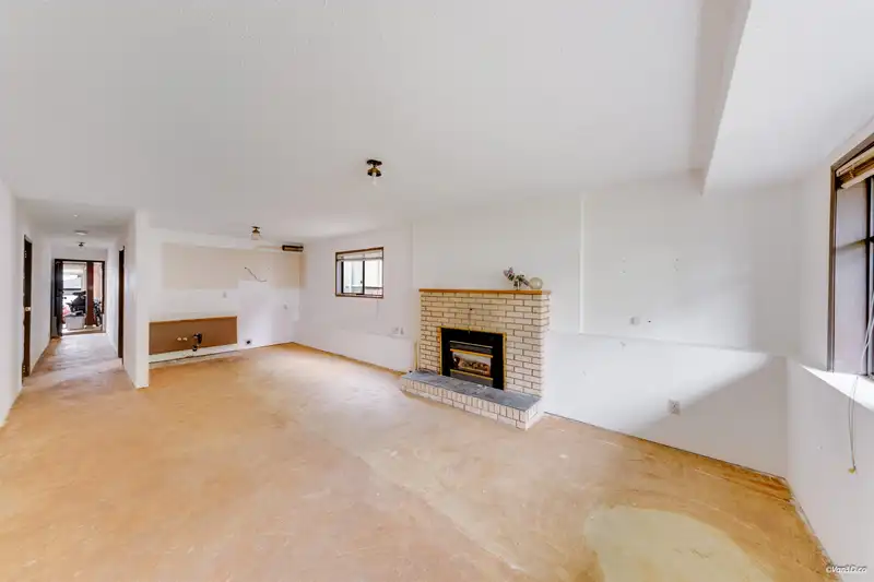 586 E 59TH AVENUE - photo 3 of 36