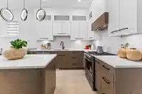 101 1045 QUADLING AVENUE - thumbnail 7