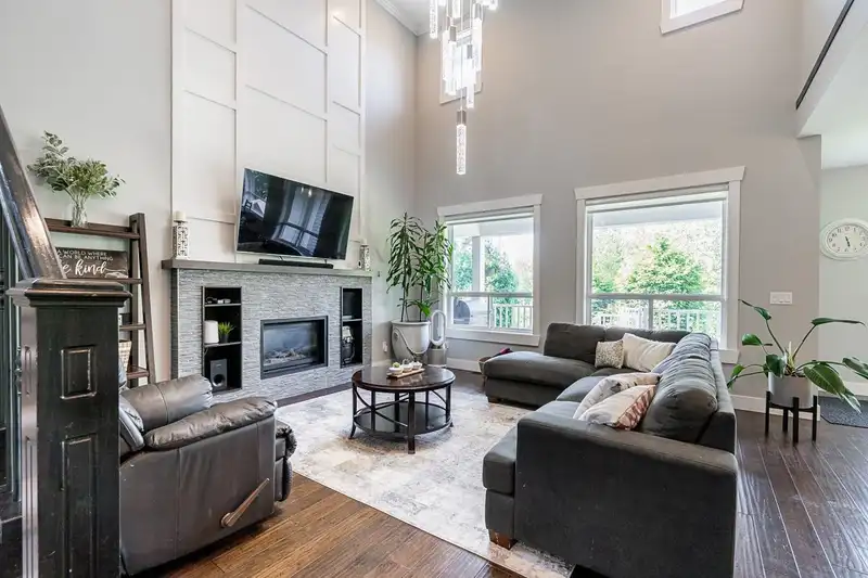 20629 85 AVENUE - photo 4 of 40