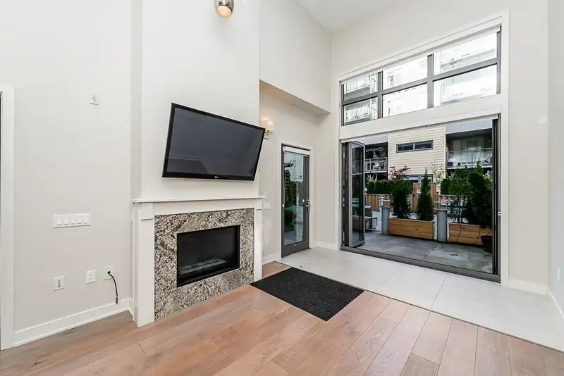 131 6160 LONDON ROAD - photo 3 of 39