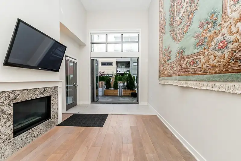 131 6160 LONDON ROAD - photo 4 of 39