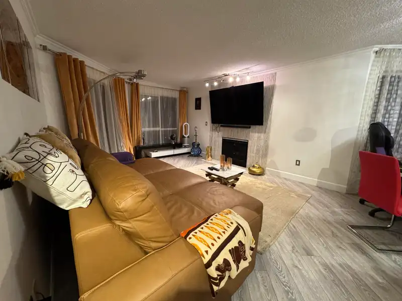 233 7451 MOFFATT ROAD - photo 3 of 6