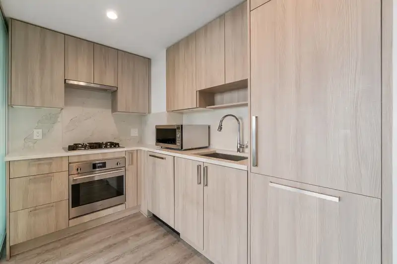 1112 13350 CENTRAL AVENUE - photo 3 of 19