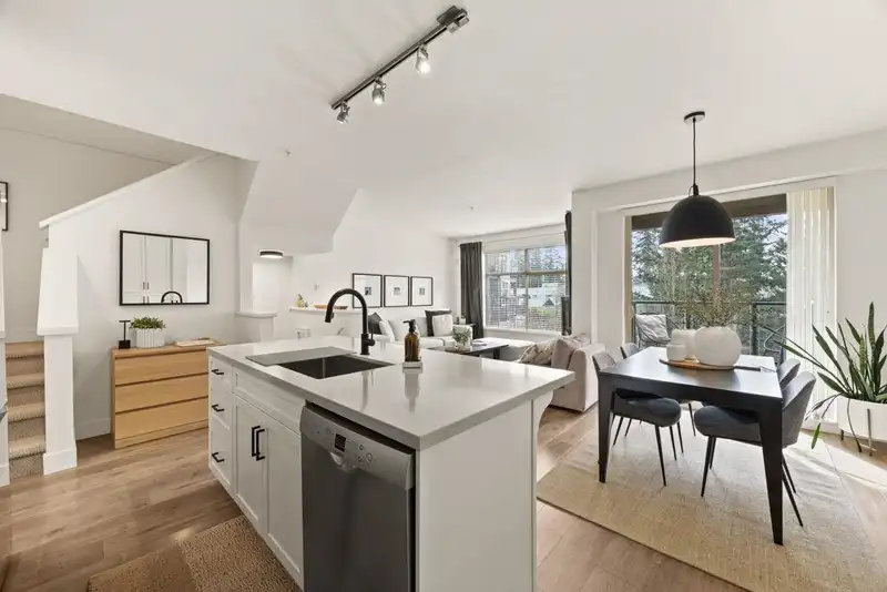 102 300 PANORAMA PLACE - photo 1 of 28