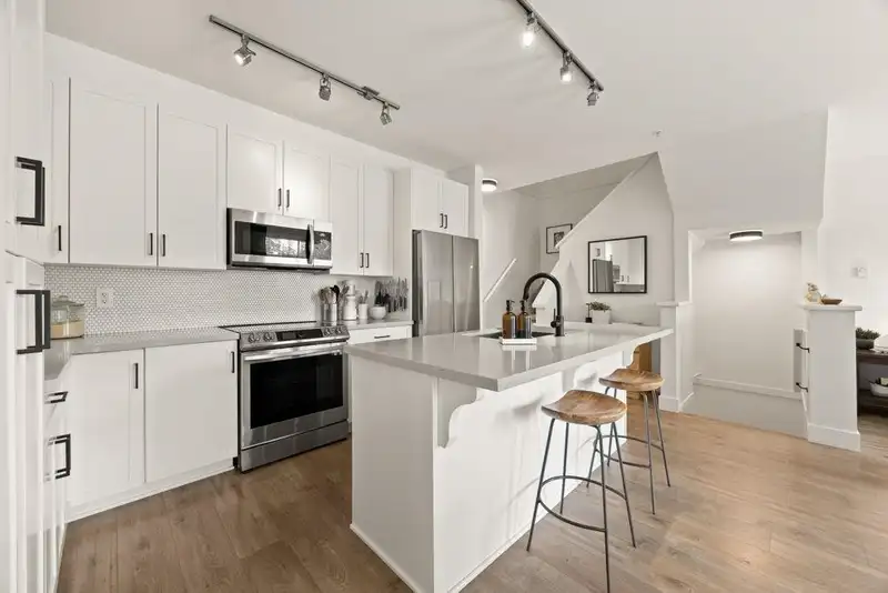 102 300 PANORAMA PLACE - photo 2 of 28