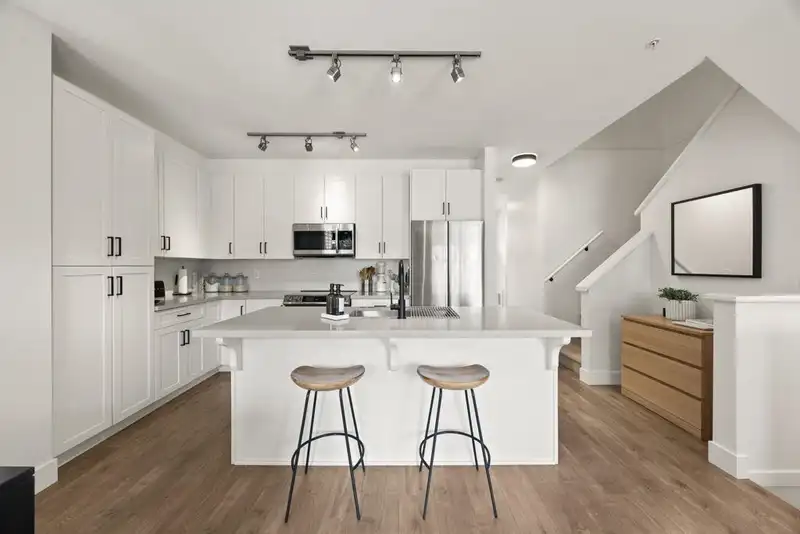 102 300 PANORAMA PLACE - photo 3 of 28