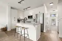 102 300 PANORAMA PLACE - thumbnail 4