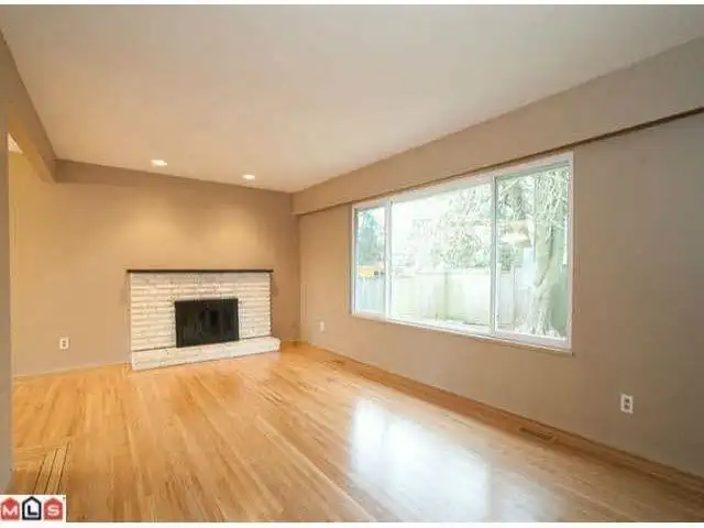 1955 158A STREET - photo 2 of 5