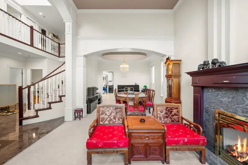 11851 RAILWAY AVENUE - photo 4 of 36