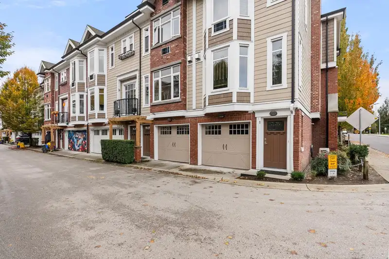 2 20738 84 AVENUE - photo 3 of 35