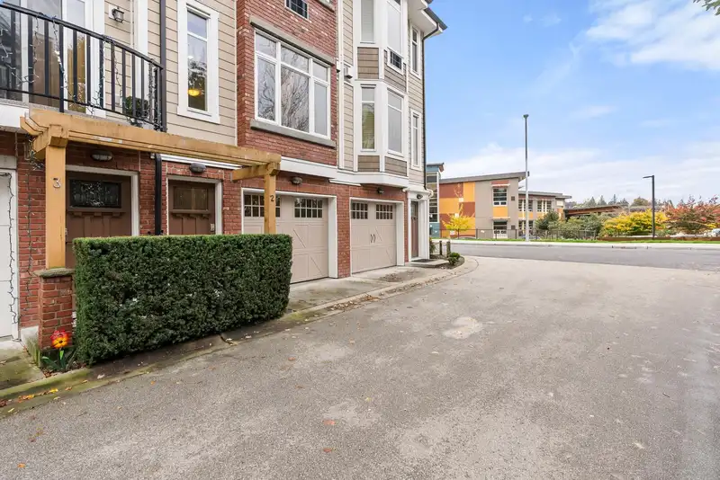 2 20738 84 AVENUE - photo 4 of 35