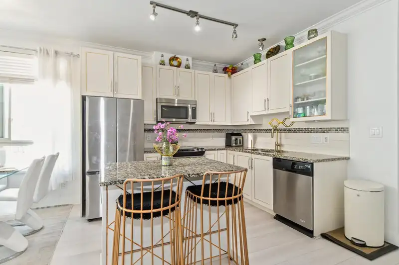 403 20861 83 AVENUE - photo 4 of 28