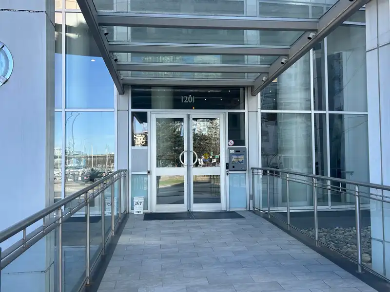 1901 1201 MARINASIDE CRESCENT - photo 2 of 33